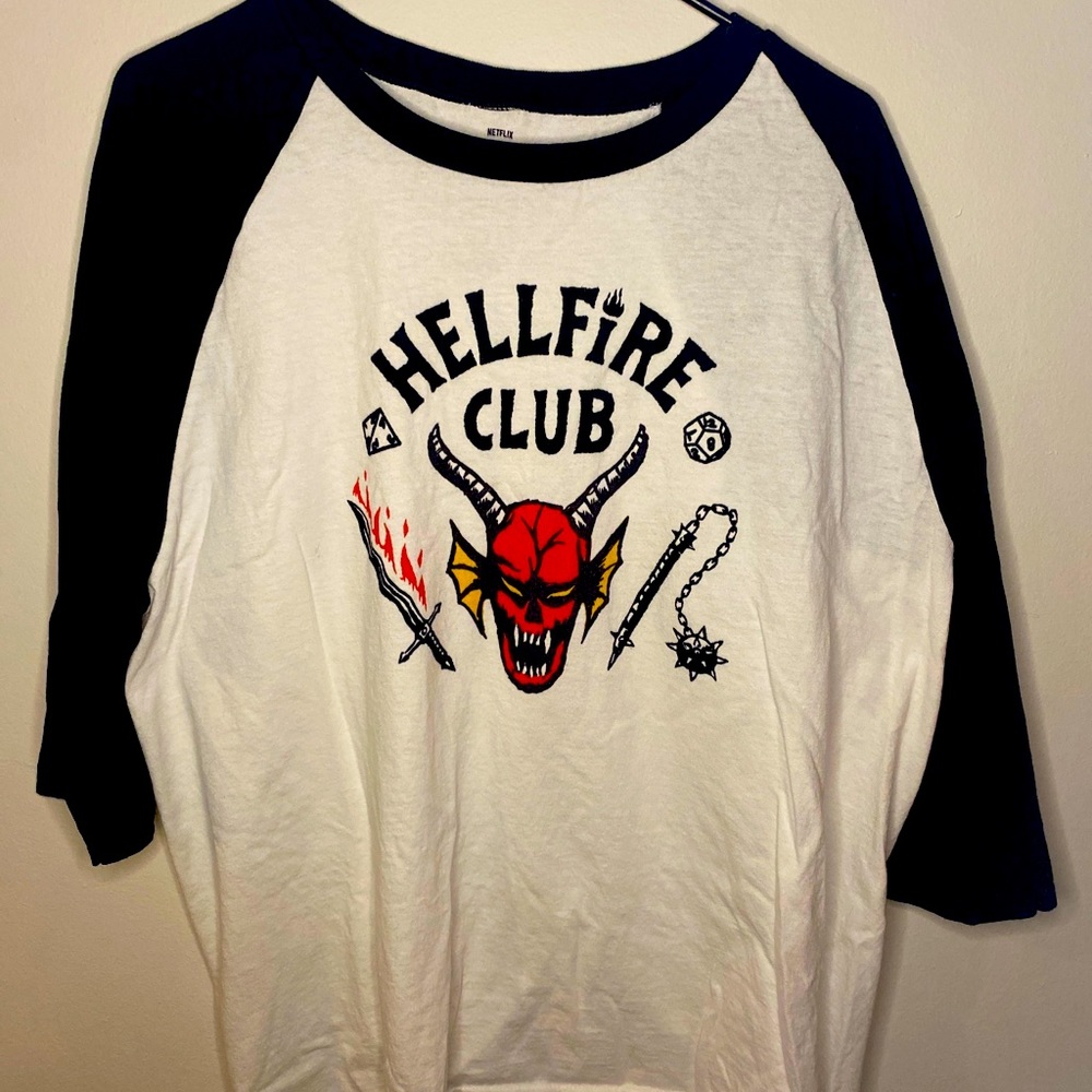 Stranger Things Hellfire Club Graphic Mens Size XL White/Black 3/4 Sleeve Shirt